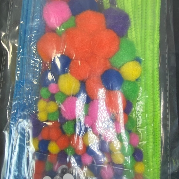 Awesome Large craft bundle, mostly new sealed bags to create various projects - Picture 6 of 15